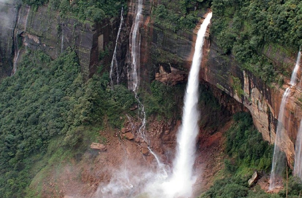 Book Holidayz meghalaya